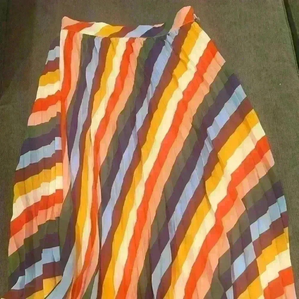 Forever 21 Multicolored pleated skirt